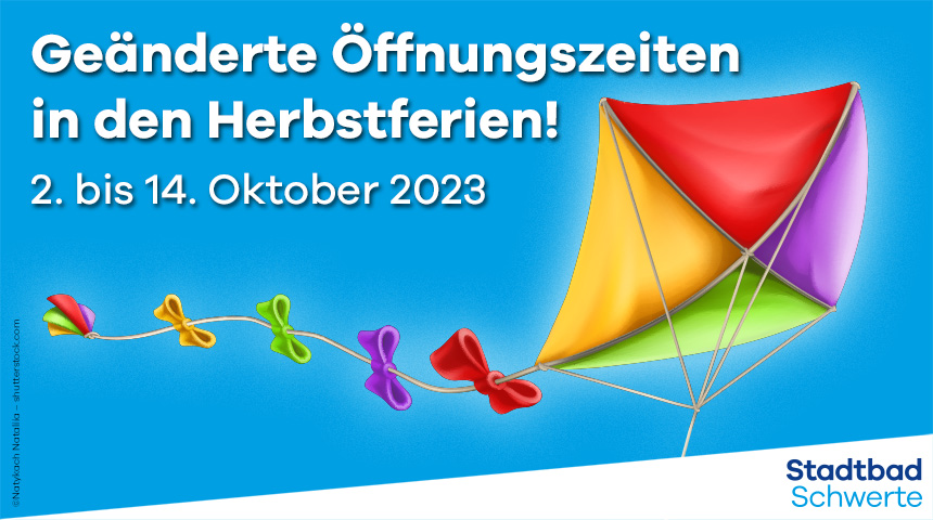 Weißer Schriftzug "Herbstferien, geänderte Öffnungszeiten" sowie ein stilisierter bunter Flugdrache als Symbol für die Herbstsaison 2023 im Stadtbad Schwerte
