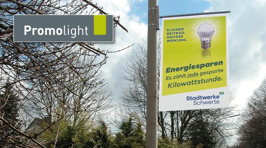 Plakatwerbung in Schwerte Das Logo von Promolight ist neben einer Laterne mit Plakatwerbung abgebildet.